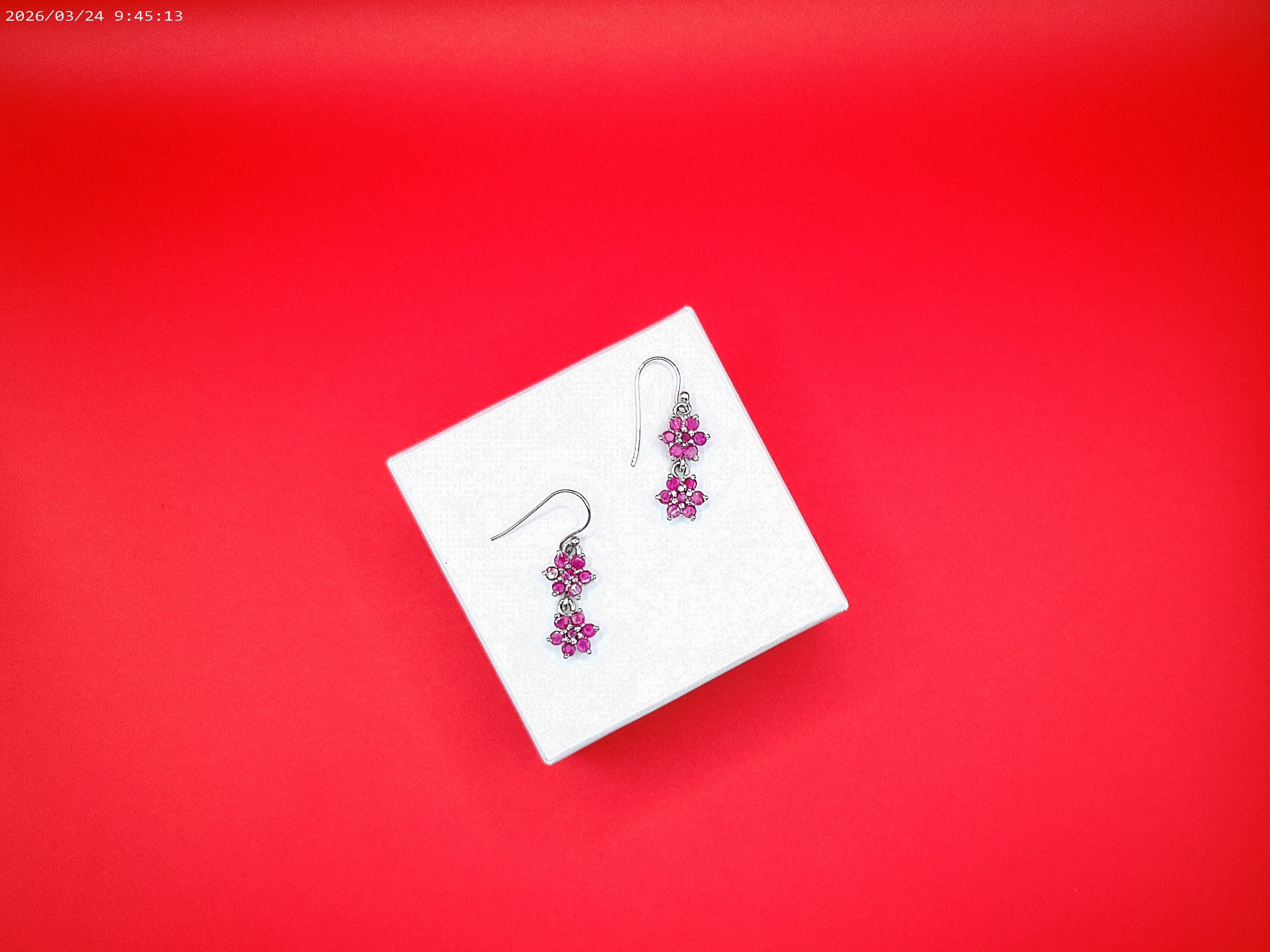 フラワールビーピアス