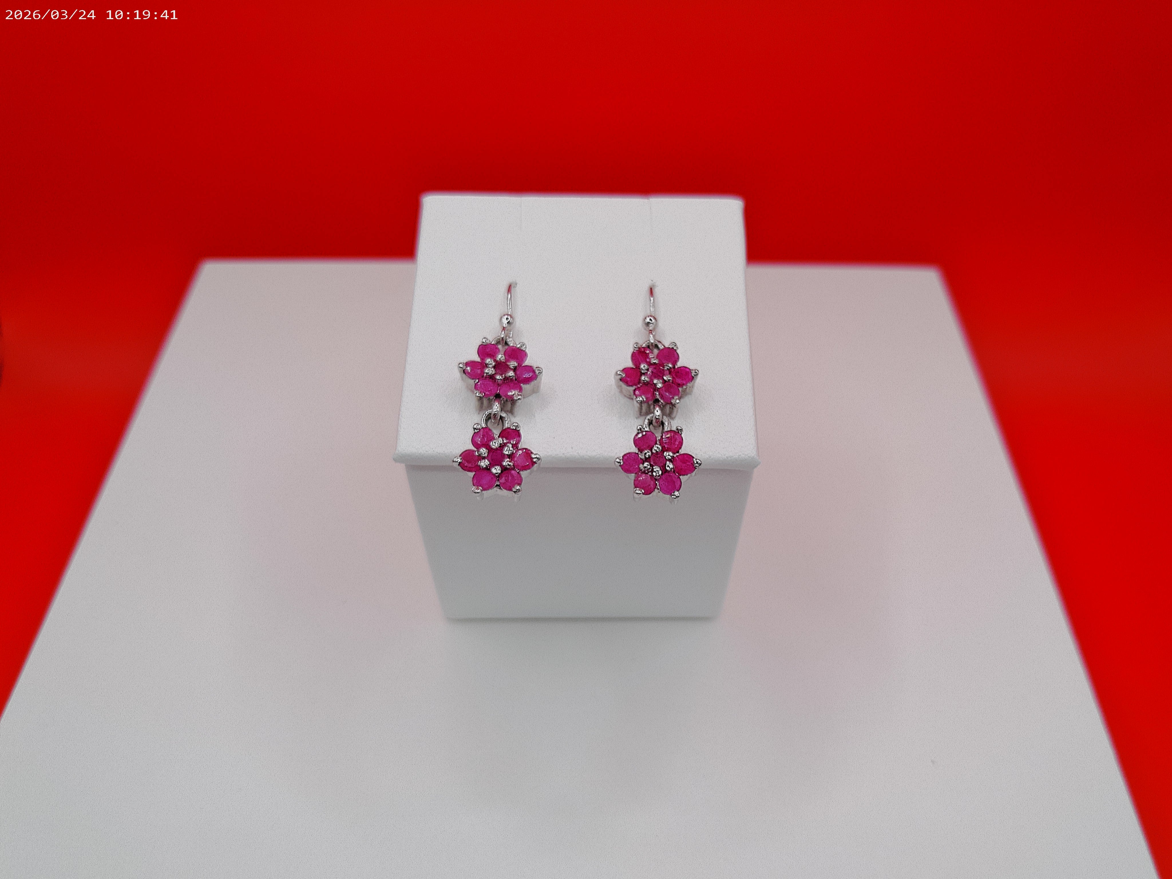 フラワールビーピアス